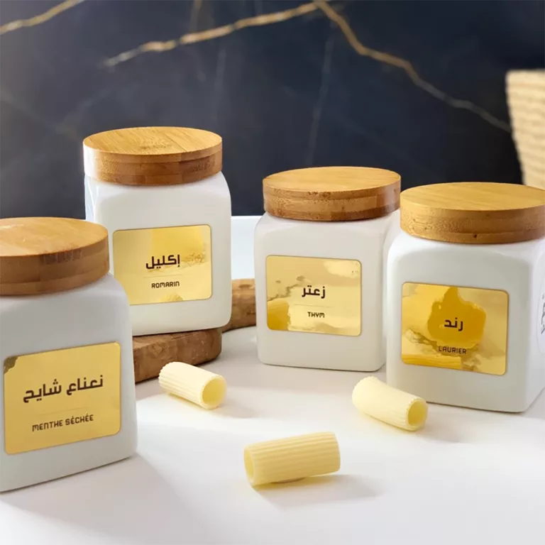 étiquette d'épice dorée pour une cuisine moderne et prestigieuse